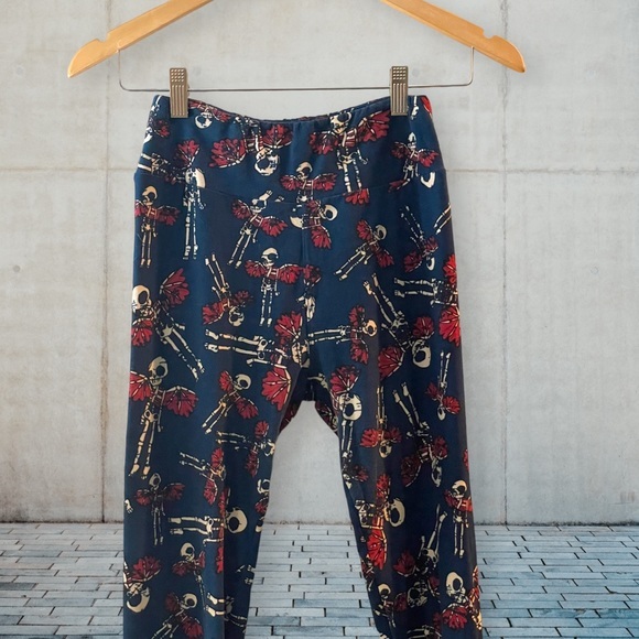 Lularoe HALLOWEEN OS leggings skulls with‎ wings! EUC - Picture 3 of 11